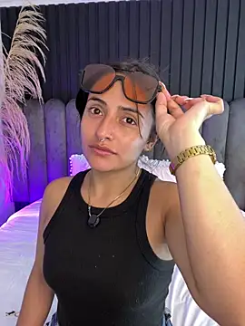 Nanda vixen  online show from June 3, 2026, 11:20 pm