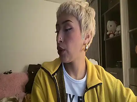 Snapshot of _AbbyIce chatting on April 28, 2026, 12:31 am AbbyIce online show from April 28, 2026, 12:31 am