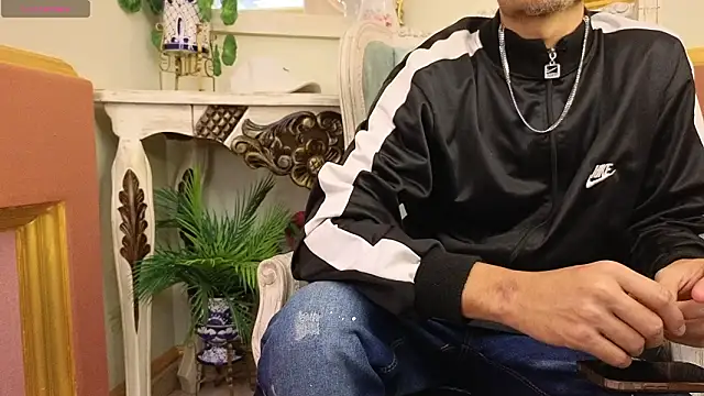 Snapshot of ItsZairen chatting on February 28, 2026, 4:12 am ItsZairen online show from February 28, 2026, 4:12 am