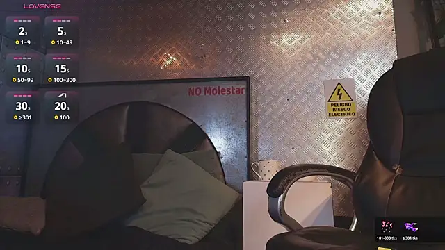 Snapshot of ItsZairen chatting on February 11, 2026, 4:12 am ItsZairen online show from February 11, 2026, 4:12 am