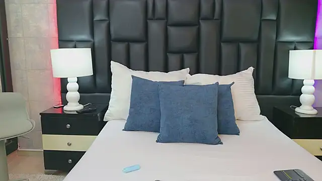 Snapshot of LaurenHazell chatting on February 28, 2026, 3:28 am LaurenHazell online show from February 28, 2026, 3:28 am