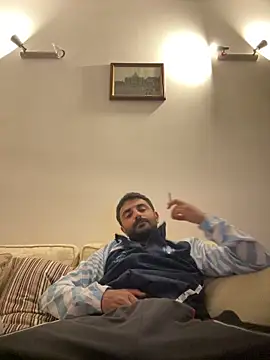 elia2711 online show from April 9, 2026, 1:07 am