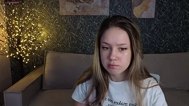 Mini Allice online show from February 17, 2026, 1:03 am