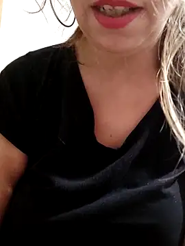 Snapshot of miel02 chatting on March 11, 2026, 9:47 am miel02 online show from March 11, 2026, 9:47 am