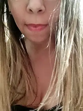 Snapshot of miel02 chatting on February 27, 2026, 2:01 am miel02 online show from February 27, 2026, 2:01 am