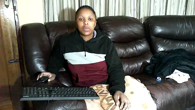 Caramel-Diva online show from April 14, 2026, 5:51 pm