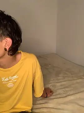 Snapshot of Damn__Love chatting on February 25, 2026, 5:40 am Damn Love online show from February 25, 2026, 5:40 am