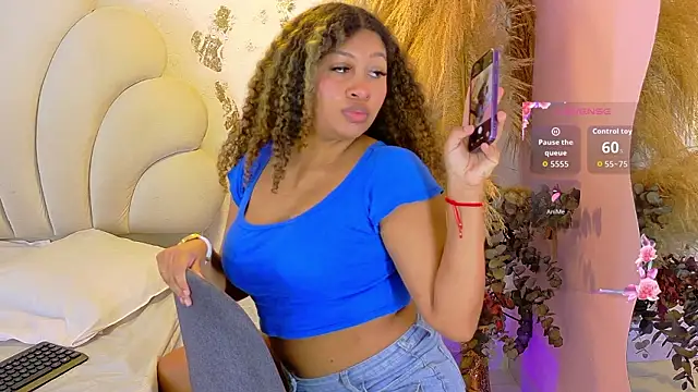 Snapshot of sabrina_lafaux_cr chatting on February 27, 2026, 7:46 pm sabrina lafaux cr online show from February 27, 2026, 7:46 pm