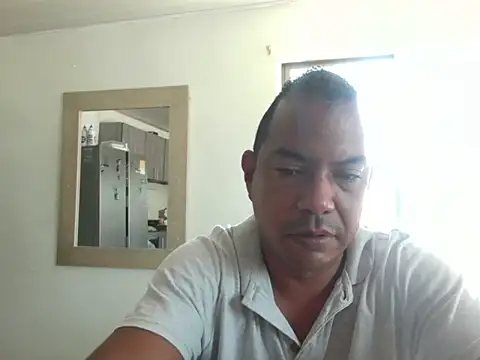 Snapshot of Quillero18 chatting on July 28, 2026, 2:46 pm Quillero18 online show from July 28, 2026, 2:46 pm