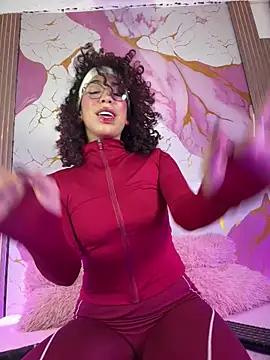 Woo isDaphne online show from April 17, 2026, 11:07 pm