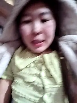 Yiyoongg online show from March 6, 2026, 1:33 am