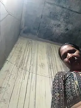 Snapshot of Loomaraj chatting on March 1, 2026, 4:18 pm Loomaraj online show from March 1, 2026, 4:18 pm