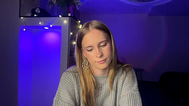 Snapshot of amily_sunray chatting on August 3, 2026, 7:31 pm amily sunray online show from August 3, 2026, 7:31 pm