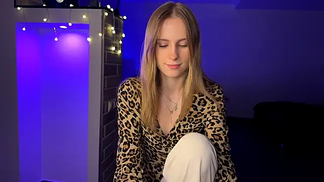Snapshot of amily_sunray chatting on July 29, 2026, 7:02 pm amily sunray online show from July 29, 2026, 7:02 pm