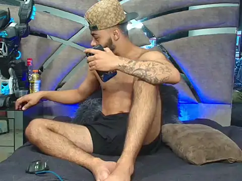Xanderstone00 online show from June 22, 2026, 12:16 am