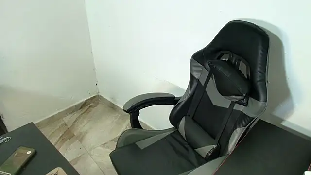 Xanderstone00 online show from February 18, 2026, 7:43 pm