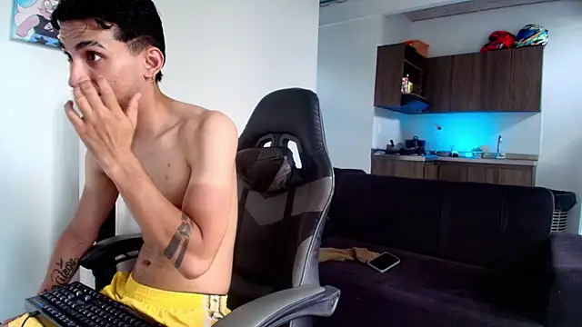 Xanderstone00 online show from April 23, 2026, 6:31 pm