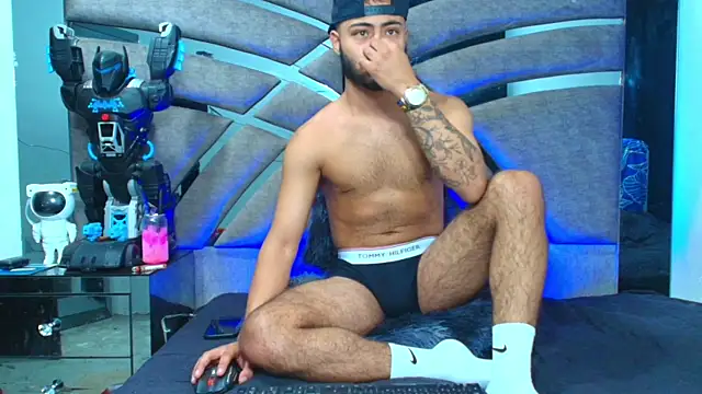Xanderstone00 online show from June 26, 2026, 7:14 am