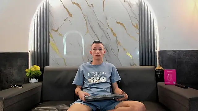 Isaak 26 online show from April 4, 2026, 7:09 pm