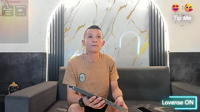 Isaak 26 online show from April 8, 2026, 1:18 am