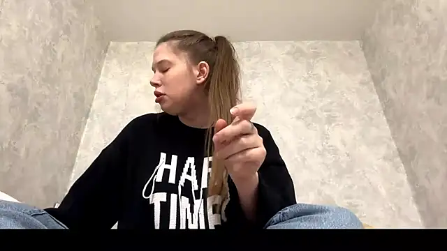 Lunexia Kysstoria online show from February 18, 2026, 3:52 pm