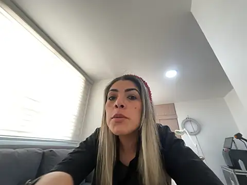 Snapshot of Encantadora_Eva chatting on February 11, 2026, 8:52 pm Encantadora Eva online show from February 11, 2026, 8:52 pm