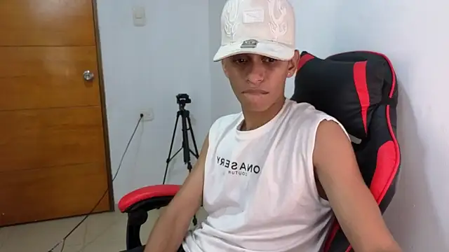 Niklausxxx online show from February 13, 2026, 4:01 am