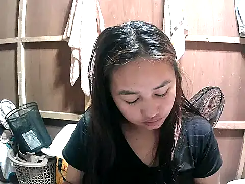 Snapshot of Cloudette_17 chatting on March 3, 2026, 10:33 am Cloudette 17 online show from March 3, 2026, 10:33 am