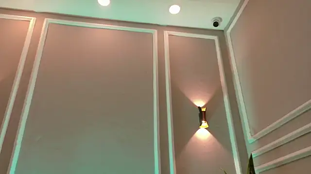 SuzyFox  online show from March 15, 2026, 8:05 pm