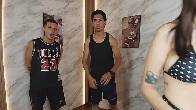 nympho queenhot online show from February 15, 2026, 1:21 pm