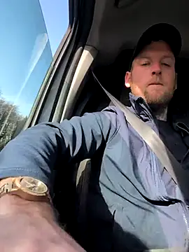 Snapshot of dave32000 chatting on February 17, 2026, 11:07 am dave32000 online show from February 17, 2026, 11:07 am