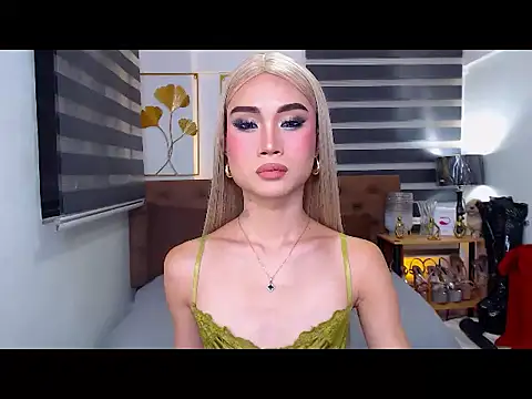 Snapshot of JuicyCockThea chatting on June 25, 2026, 12:43 pm JuicyCockThea online show from June 25, 2026, 12:43 pm