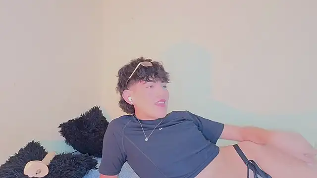 Snapshot of max_femboy chatting on July 14, 2026, 5:23 am max femboy online show from July 14, 2026, 5:23 am