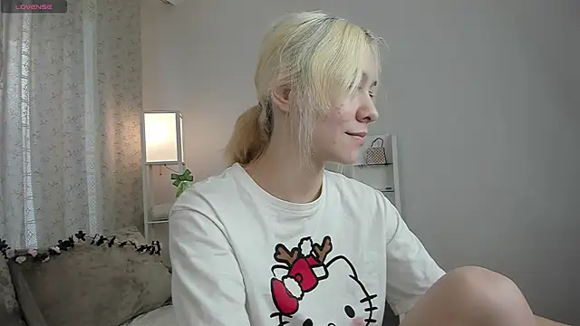 EmilyTrase online show from March 16, 2026, 1:24 am