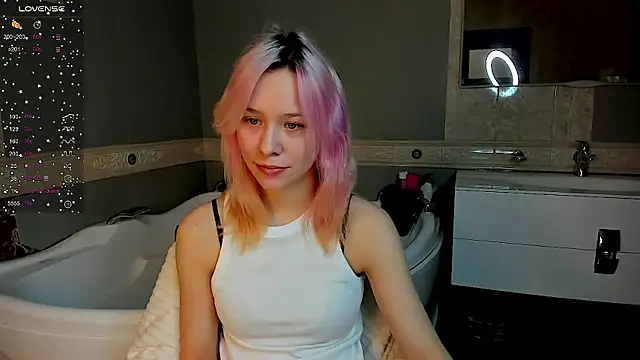 EmilyTrase online show from April 17, 2026, 1:08 am