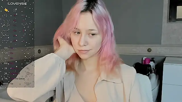 EmilyTrase online show from April 10, 2026, 1:12 am