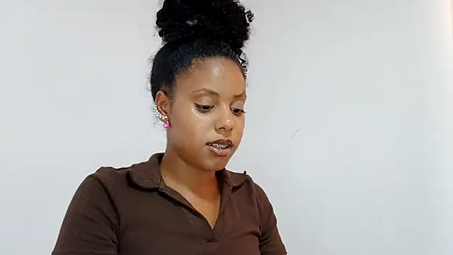 EsterSantopietro online show from February 19, 2026, 9:45 pm