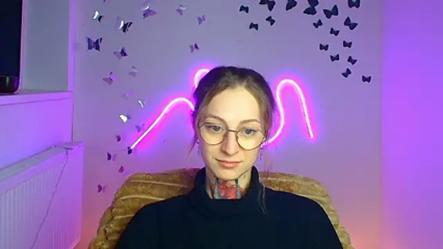 Esmi Winter online show from April 13, 2026, 5:39 pm