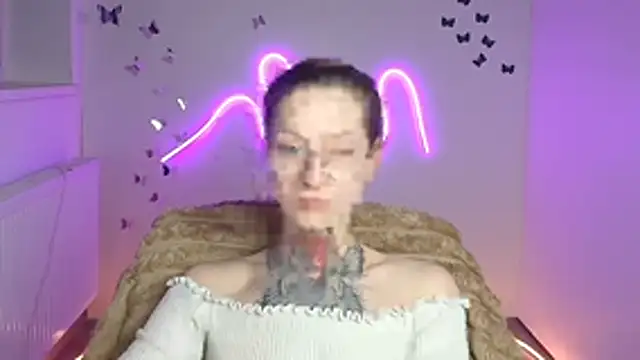 Esmi Winter online show from April 18, 2026, 11:34 am