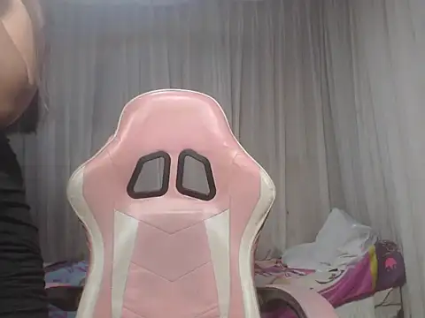 lyn67 online show from February 19, 2026, 2:19 am