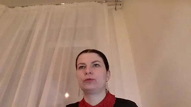 Snapshot of Clover_Shine chatting on February 16, 2026, 5:44 pm Clover Shine online show from February 16, 2026, 5:44 pm