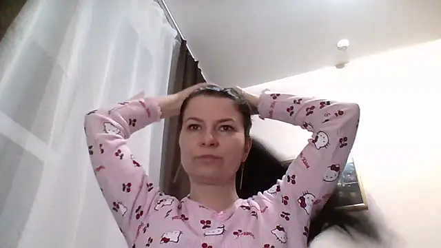 Snapshot of Clover_Shine chatting on February 19, 2026, 5:21 pm Clover Shine online show from February 19, 2026, 5:21 pm