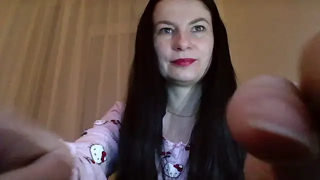 Snapshot of Clover_Shine chatting on February 17, 2026, 6:49 pm Clover Shine online show from February 17, 2026, 6:49 pm