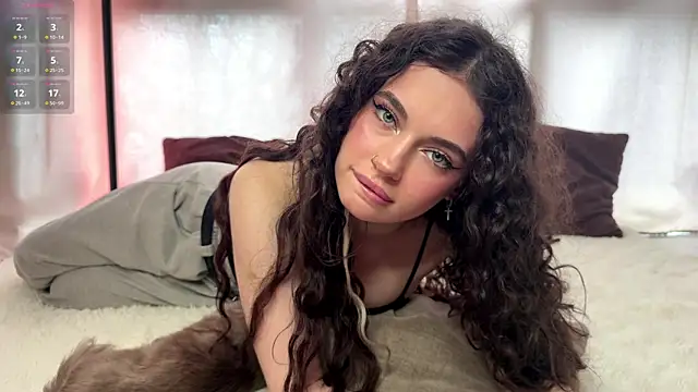 Moonfaairy online show from April 3, 2026, 5:36 am