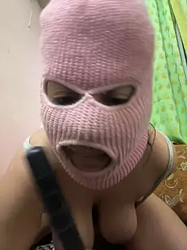 Snapshot of faettaa chatting on February 20, 2026, 8:33 pm faettaa online show from February 20, 2026, 8:33 pm