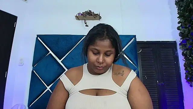 Snapshot of AlexaRousse4u chatting on June 18, 2026, 11:43 pm AlexaRousse4u online show from June 18, 2026, 11:43 pm