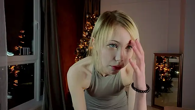 Snapshot of UWU_flower chatting on February 13, 2026, 2:28 pm UWU flower online show from February 13, 2026, 2:28 pm