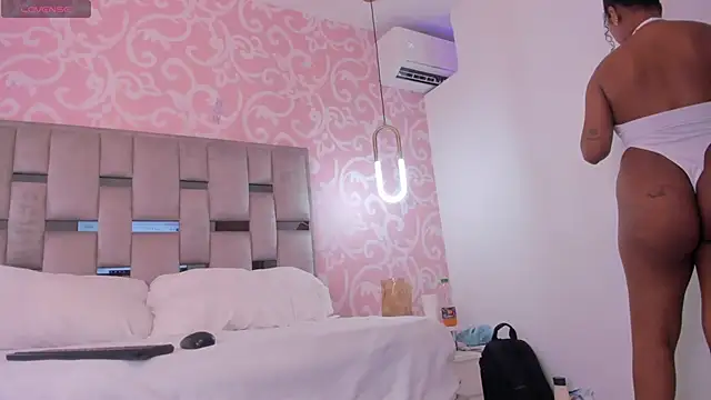 SamanthaGrace1 online show from February 13, 2026, 5:29 am