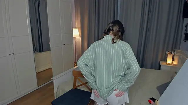 LavenderMitten online show from March 9, 2026, 5:22 am