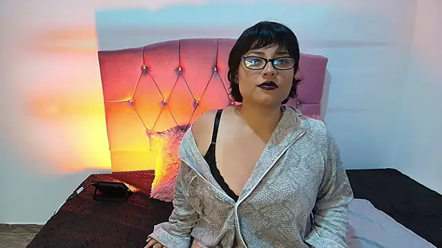 Angelic 17 online show from February 13, 2026, 12:43 am